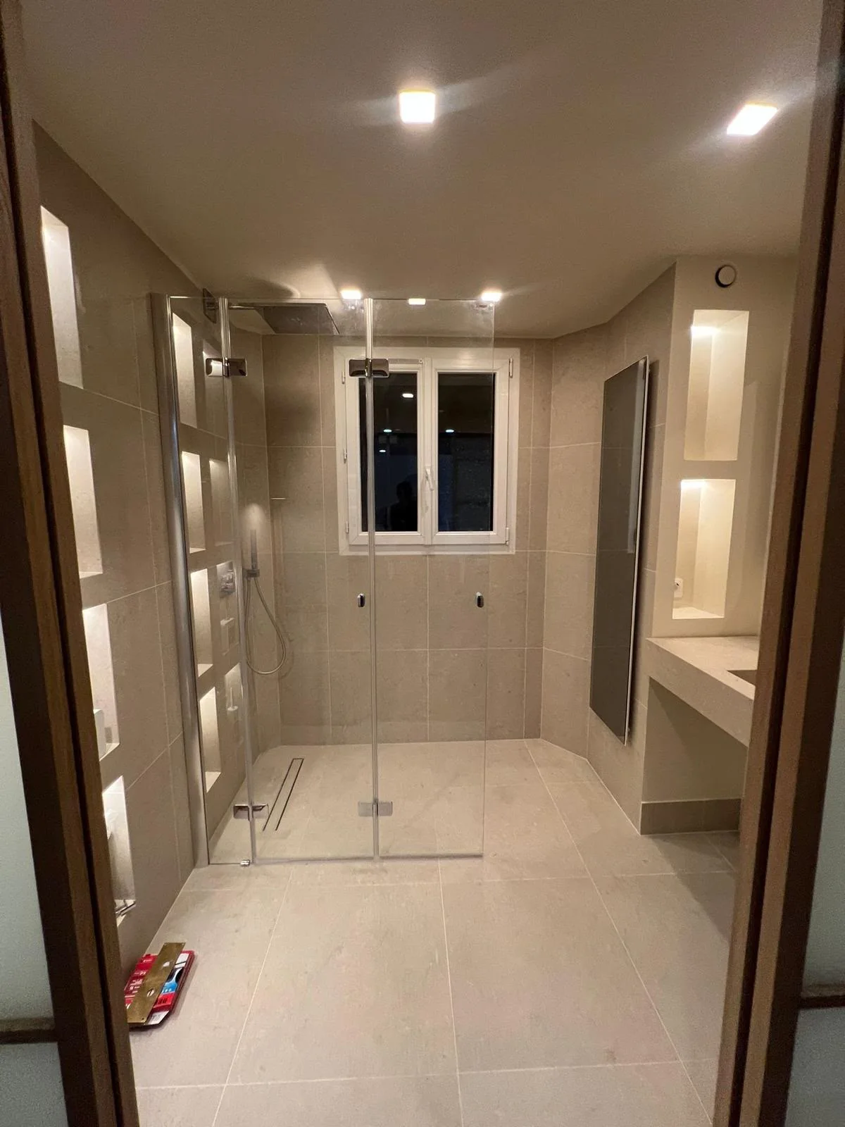 Douche & niches éclairées